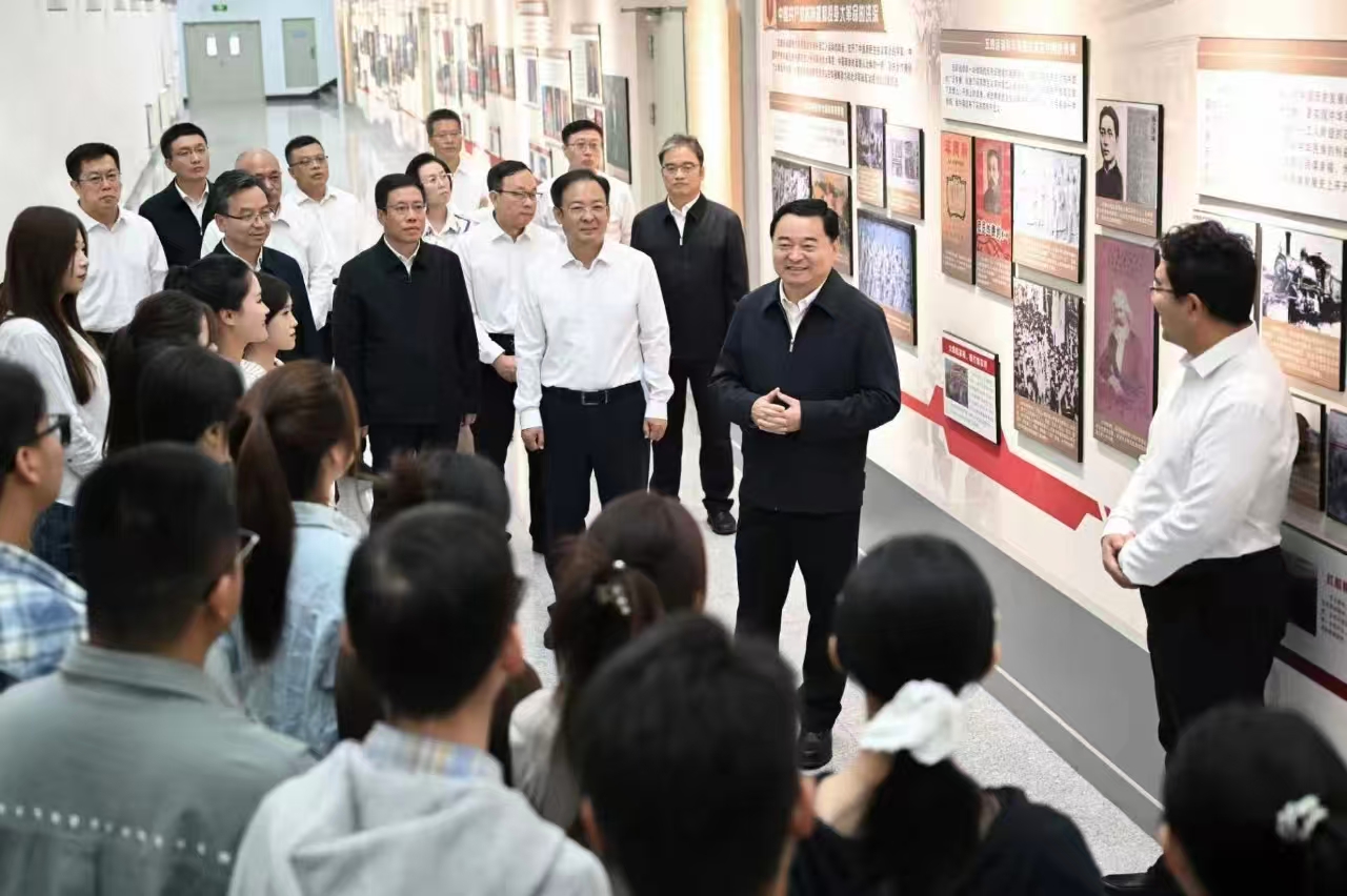 郝鹏在高校调研 熊茂平参加